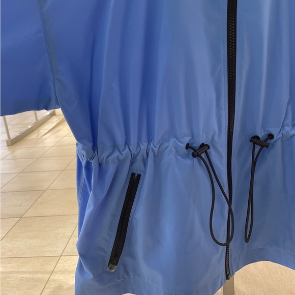 Brand new Burberry women’s rain jacket 8 - Picture 4 of 6